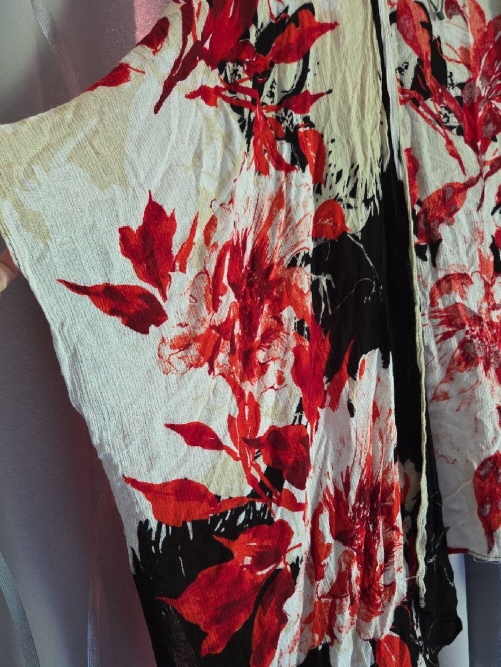 Vince Camuto Red, Black & White Floral Open-Front Kimono One Size With Tassels - Picture 3 of 6